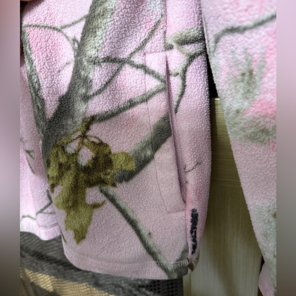 #2) Realtree Pink Camouflage Fleece Jacket size L (12-14) - Picture 3 of 7